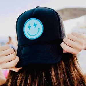 Black smiley trucker hat